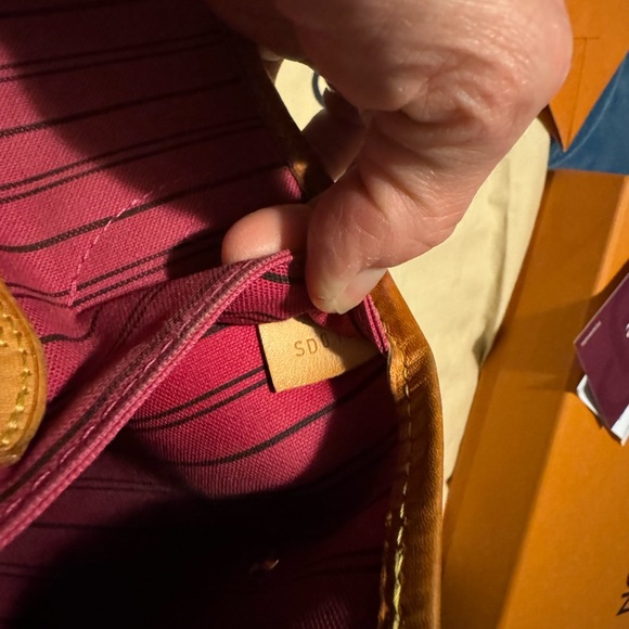 LV Neverfull MM - Picture 14 of 17